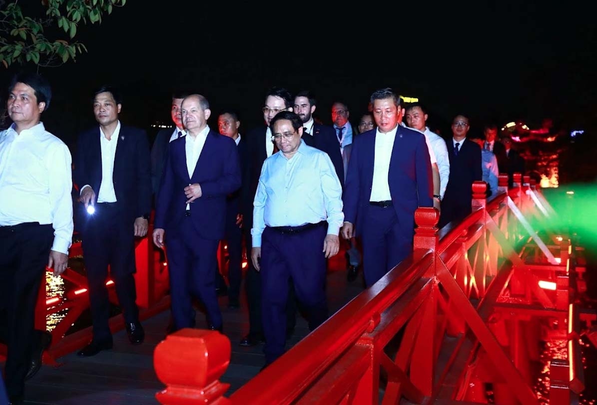 German chancellor Olaf Scholz takes night walk around Hanoi lake